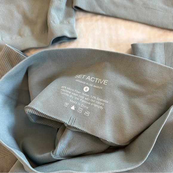 4 PIECE SET ACTIVE SCULPTFLEX Sz S RAIN PALE BLUE Crop zip, leggings, 2 tops - Picture 9 of 12